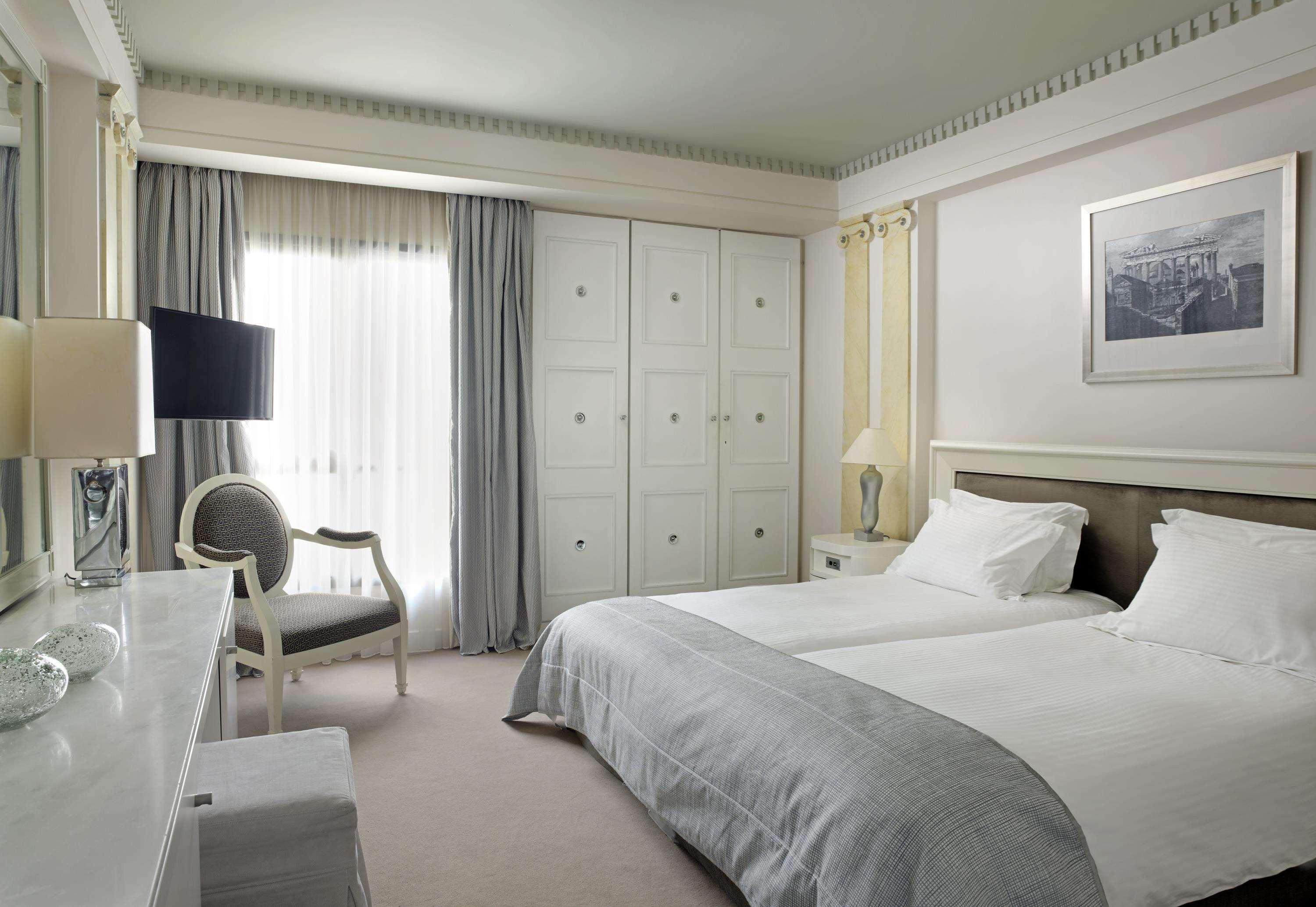 Njv Athens Plaza Hotel Phòng bức ảnh A room at the Hotel de la Paix