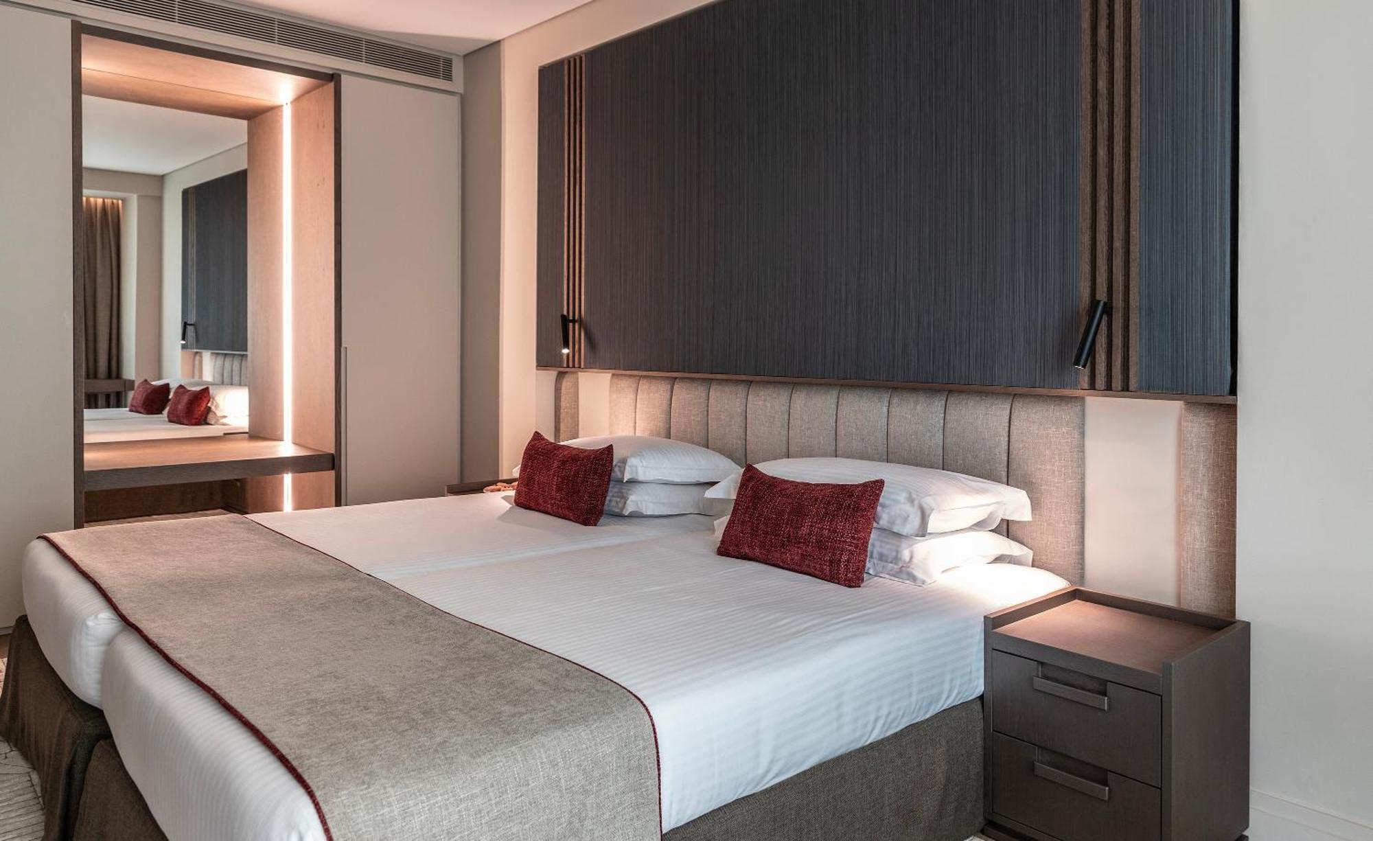 Njv Athens Plaza Hotel Ngoại thất bức ảnh A bedroom at the hotel