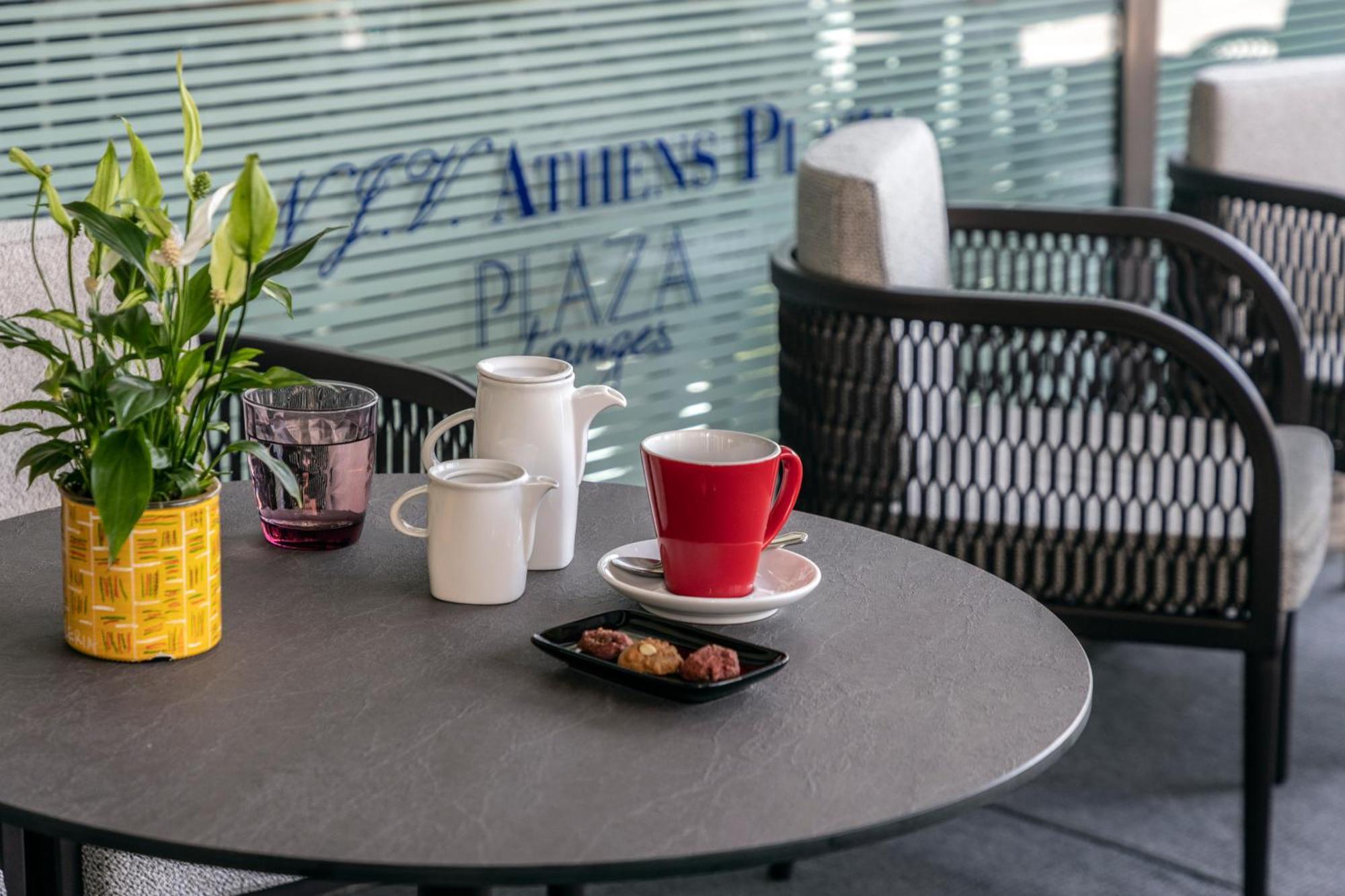 Njv Athens Plaza Hotel Ngoại thất bức ảnh A coffee table with a red mug