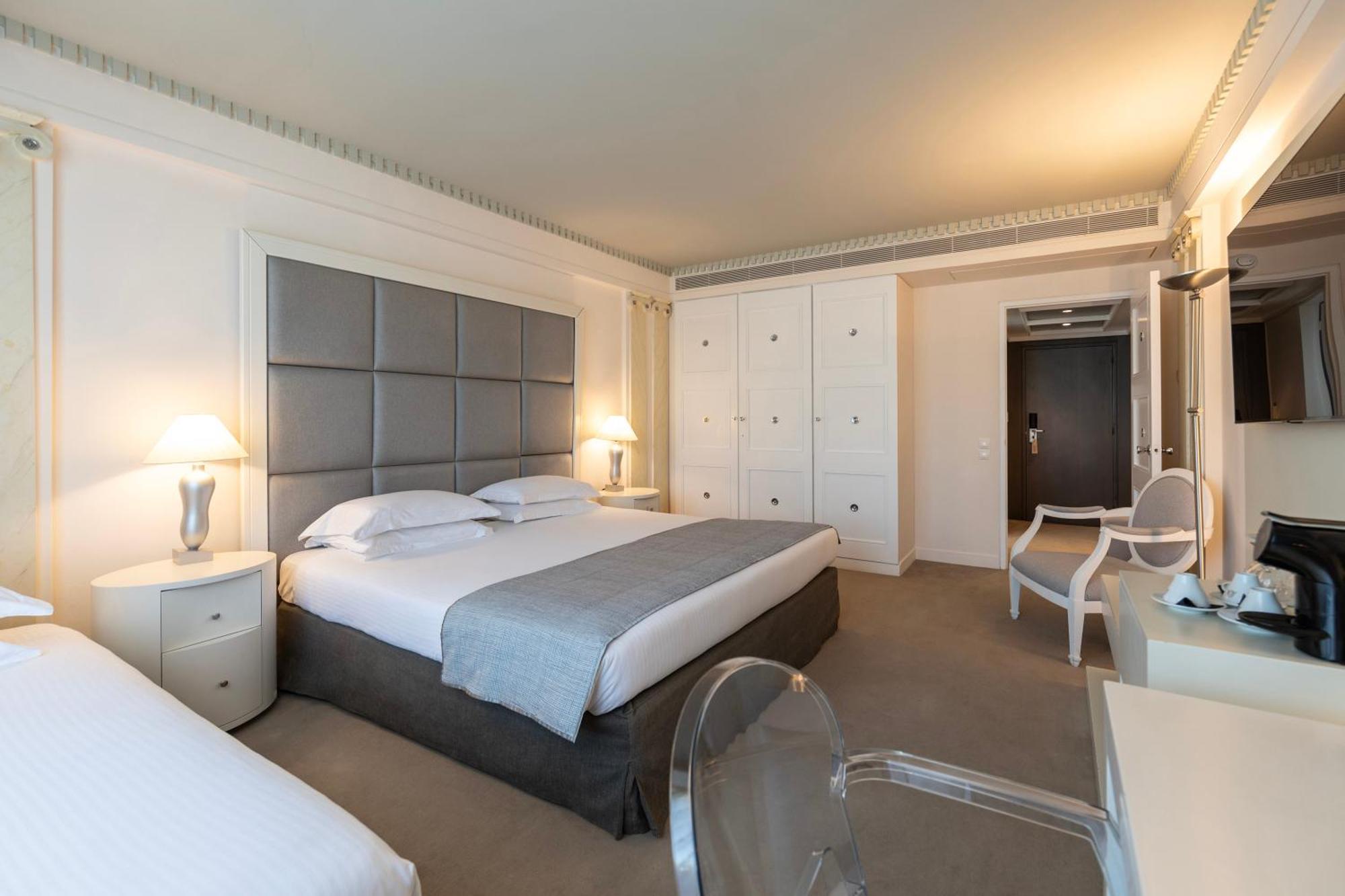 Njv Athens Plaza Hotel Ngoại thất bức ảnh A room at the hotel