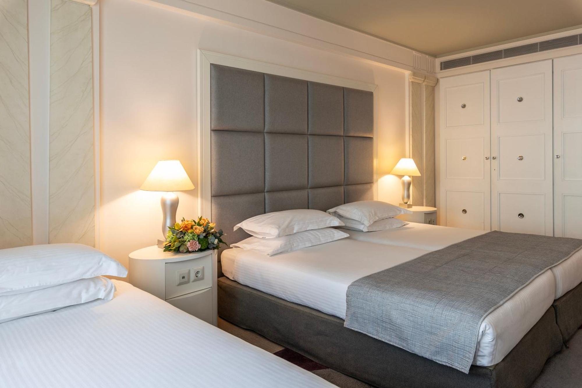 Njv Athens Plaza Hotel Ngoại thất bức ảnh A bedroom at the hotel